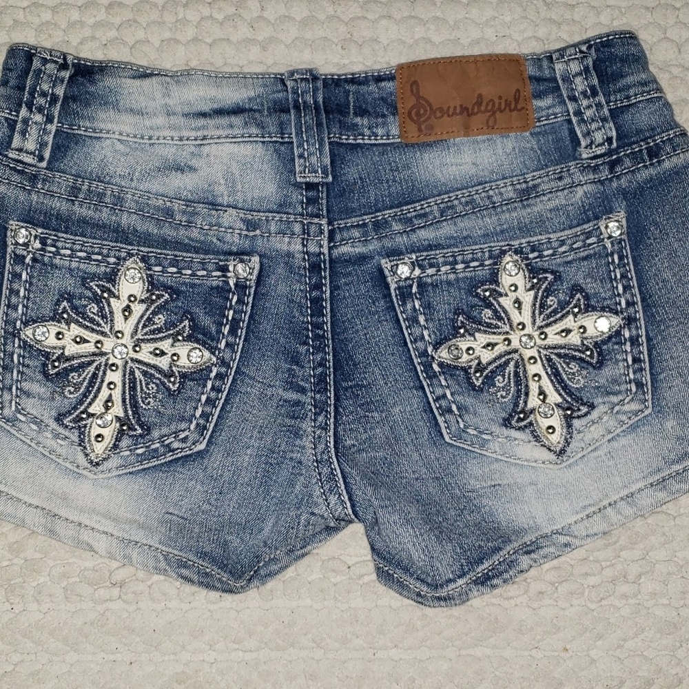 Junior shorts with Rhinestone's on back pockets